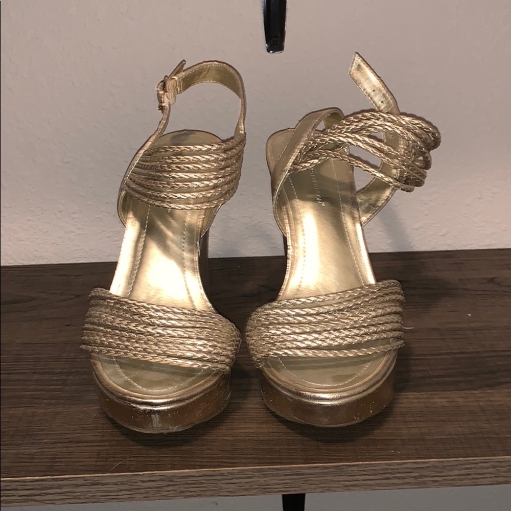 BCBGeneration Callista Gold Wedges size 8